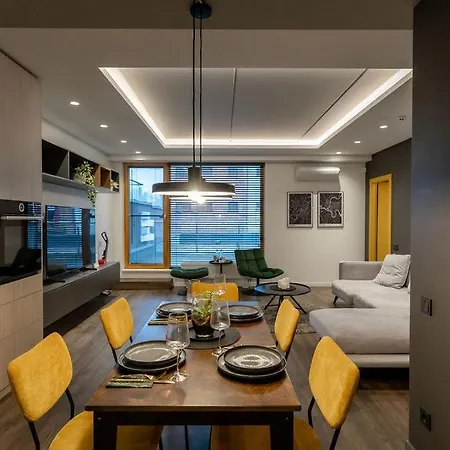 Vincent Luxe - Near Clinic, Arena And Stadium דירה