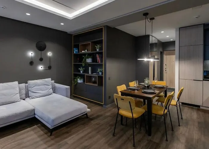 Vincent Luxe - Near Clinic, Arena And Stadium